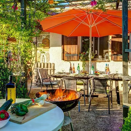 Sleeps 6 Pool