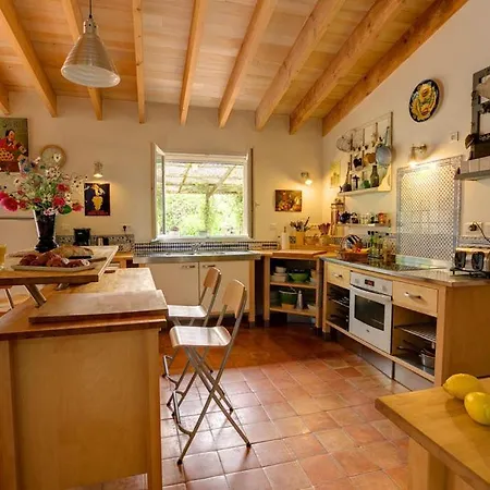 Sleeps 6 Pool Willa