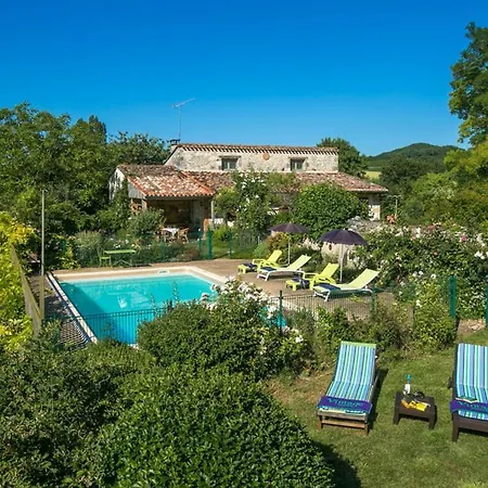 Sleeps 6 Pool Willa